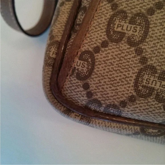 Gucci Elegant Brown and Cream Crossbody Bag - Picture 12 of 16